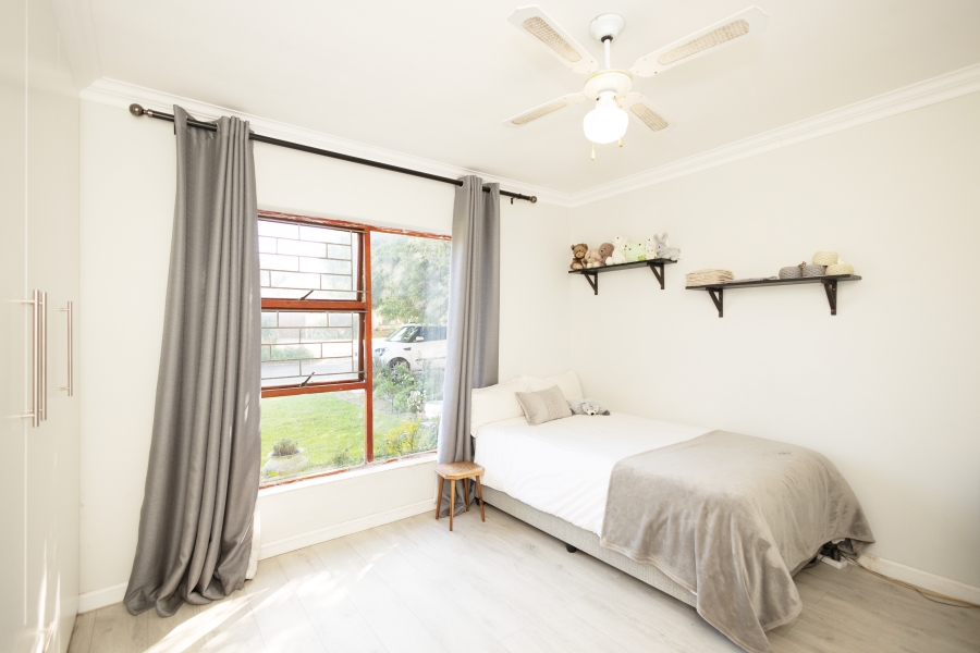 5 Bedroom Property for Sale in Vredekloof Western Cape